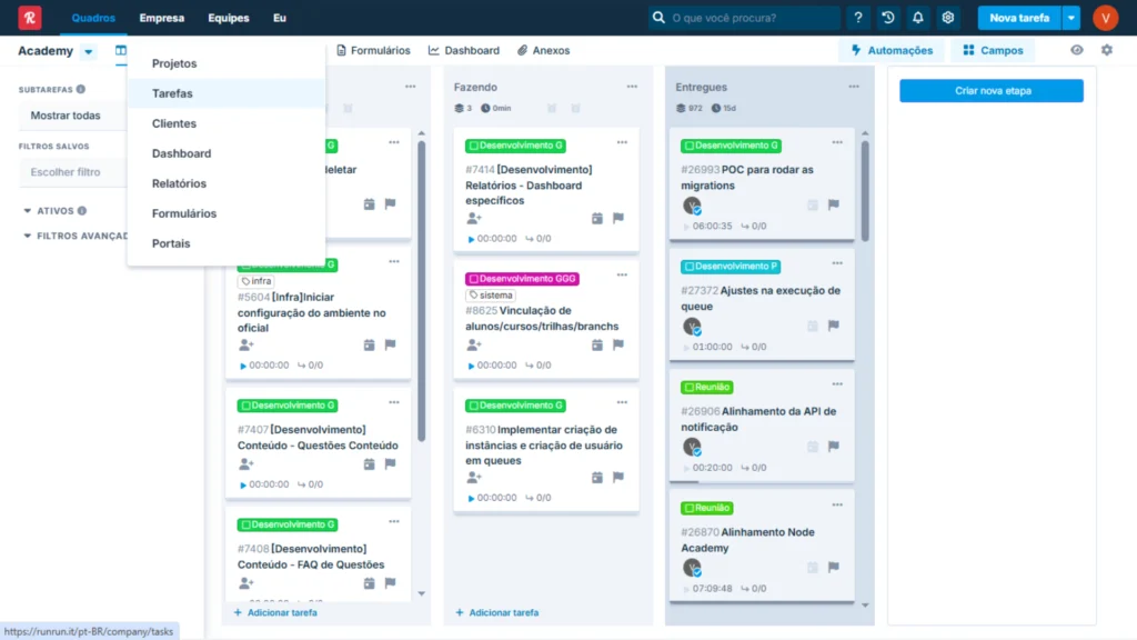 Print da tela da Plataforma Runrun.it mostrando o menu e submenus. quadros, empresas, equipes e eu. Também mostra uma quadro Kaban